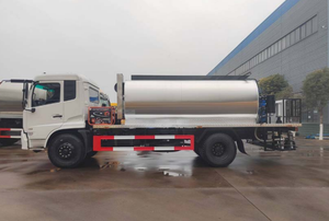 <span class=keywords><strong>Camion</strong></span> de distributeur d'asphalte de SINOTRUK HOWO RHD 340HP 6x4 <span class=keywords><strong>13m3</strong></span> - Product Image 2