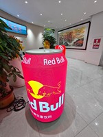 Écran d'affichage LED flexible et mobile P1.86 pour la publicité de bières et de boissons en canettes