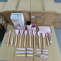 Ensemble de cuisson en silicone réutilisable en gros avec 19 pièces, couvercles extensibles à manche en bois, ustensiles de cuisine avec logo personnalisé