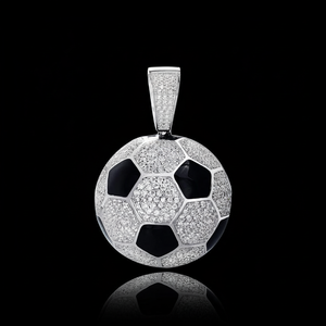 Pendentif ballon de football glacé avec diamants cultivés en laboratoire et émail noir plaqué argent sterling 925 pour les fans de sport et le style urbain - Product Image 1