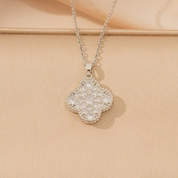 Ensemble de bijoux de luxe classique en acier titane électroplaqué, comprenant collier, boucles d'oreilles et bague, idéal pour mariage, fiançailles ou comme cadeau.