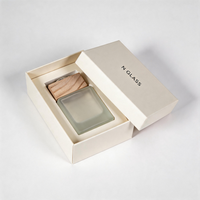 Ensemble de diffuseurs à roseaux en verre carré blanc élégant et minimaliste - Luxe 200ml 150ml 100ml 50ml avec bouchon en bois pour huiles essentielles