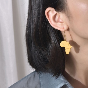 Pendientes de Acero Inoxidable con Mapa de África Chapados en Oro, Joyería Sencilla y Moderna para Mujer - Product Image 2