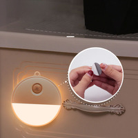 Lampe LED sans fil à détecteur de mouvement pour éclairage sous armoire, placard, salle de bain - Lampe de nuit moderne et élégante à intensité variable