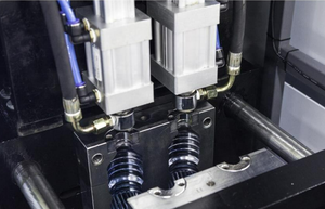 Machine de soufflage de bouteilles semi-automatique à <span class=keywords><strong>2</strong></span> cavités, moulage par injection-soufflage pour la formation et la fabrication de bouteilles en PET - Product Image 4