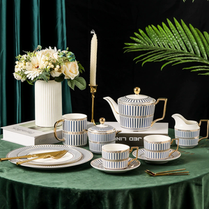 Assiettes à dîner et à dessert en porcelaine bleue de style britannique pour hôtels et entreprises - Product Image 5