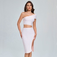 Ensemble deux pièces asymétrique à une épaule, crop top uni en spandex, short taille haute longueur genou, fente latérale, coupe ajustée élégante