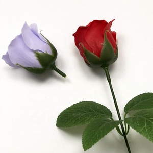 Décorations de Noël : Nouvelles fleurs de savon artificielles bouclées à 3 couches en forme de rose pour la décoration intérieure, <span class=keywords><strong>cadeau</strong></span> <span class=keywords><strong>DIY</strong></span> pour mariage et fête <span class=keywords><strong>des</strong></span> Mères - Product Image 3