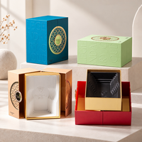 Boîte cadeau rigide à double porte personnalisable avec logo en relief et insert pour emballage cadeau d'entreprise cosmétique en gros