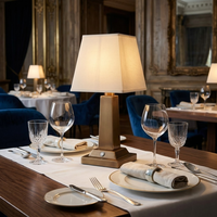 Lampe de table élégante en laiton au design rétro, portable, romantique, luxueuse, sans fil, pour hôtel, mariage, avec abat-jour en tissu, rechargeable