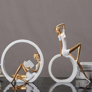 Adornos de resina de estilo nórdico de lujo para niña, música de hadas piramidal para decoración del hogar, sala de estar, entrada, oficina, regalos de escritorio - Product Image 1