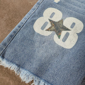 กางเกงขาสั้นออกกำลังกายผู้ชายรุ่นใหม่ ผ้าฝ้ายสั่งทำพิเศษ ความยาวระดับเข่า มีเชือกผูกเอว กางเกงขาสั้นผู้ชายสไตล์ Distressed สำหรับขาย - Product Image 4