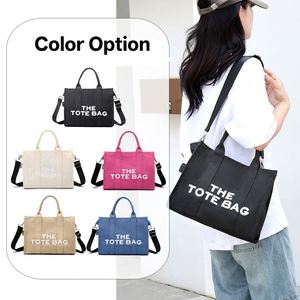 กระเป๋าโท้ทผ้าแคนวาสสีพื้นพิมพ์ลายตัวอักษรสวยงามสำหรับผู้หญิง สินค้าขายดี รับทำโลโก้ตามสั่ง - Product Image 2