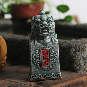 Artisanat Shigandang : Ornement en poudre de pierre du Dieu de la Porte Shigandang, saint patron de la folklore chinois, pour la décoration intérieure - Product Image 2