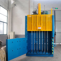 Presse verticale compacte pour le recyclage du carton, du papier usagé et du plastique