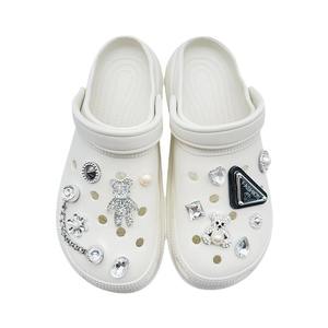 Nouveaux breloques de luxe <span class=keywords><strong>pour</strong></span> <span class=keywords><strong>chaussures</strong></span>, boutons scintillants en alliage <span class=keywords><strong>pour</strong></span> sabots <span class=keywords><strong>Crocs</strong></span>, chaînes en PVC, bijoux et accessoires de décoration <span class=keywords><strong>pour</strong></span> <span class=keywords><strong>chaussures</strong></span>, épingles - Product Image 1