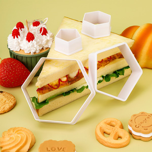 <span class=keywords><strong>Emporte</strong></span>-pièce en plastique de qualité supérieure pour biscuits de football, idéal pour la pâtisserie de desserts spéciaux et les fournitures de décoration sur le thème du football - Product Image 2