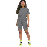 Haute qualité impression Logo femmes ensembles d'été couleur unie t-shirt deux pièces ensembles courts tenues d'été personnalisées femmes