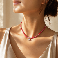 Pendentif en cordon avec zircon coloré serti pour souvenir de voyage, bijoux de pierre de naissance, collier pendentif pierre de naissance