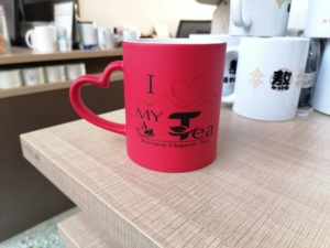 Tazza da caffè magica a forma di cuore con rivestimento spray automatico per sublimazione, 11oz, cambia colore, effetto opaco. - Product Image 4