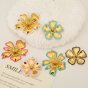 จี้รูปดอกไม้สแตนเลสสตีลสำหรับตกแต่งเครื่องประดับ DIY สำหรับสร้อยคอ ต่างหู และเสื้อผ้า - Product Image 1