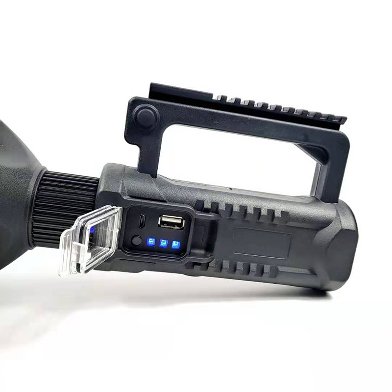 P70 torche extérieure d'urgence longue portée projecteur rechargeable USB portable