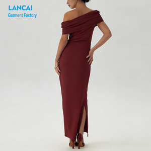 Produttore <span class=keywords><strong>di</strong></span> Abbigliamento Verificato dai Fornitori Gold, Abito alla Caviglia con Spacco Laterale in Poliestere Riciclato su Misura per Donne - Product Image 2