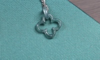 Collier en jade trèfle à quatre feuilles bleu de grade A