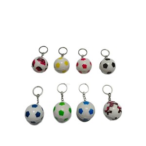 Porte-clés ballon de football de dessin animé, en plastique multicolore, accessoire portable pour enfants, cadeau sur le thème du football pour sac à dos et voiture - Product Image 5