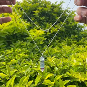 Hot Selling Natural Healing Crystal Point Pendant Gemstone Fluorite Small Hexagonal Point Pendant Reiki Healing Stone