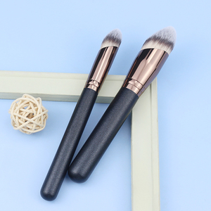 Pinceau <span class=keywords><strong>de</strong></span> maquillage professionnel à logo personnalisé, poils synthétiques doux, pour anticernes, fond <span class=keywords><strong>de</strong></span> <span class=keywords><strong>teint</strong></span> et blush – Nouvelle collection très prisée - Product Image 4