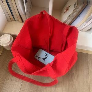Bolsa de Lona Roja con Letras, Bolsa de Hombro de Gran Capacidad, Bolsa de Compras Casual, Estilo Primavera, Uso Diario - Product Image 3