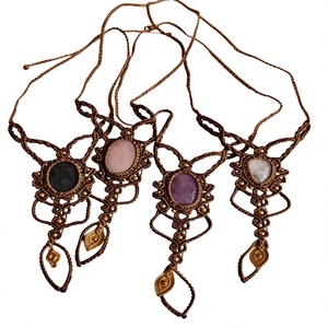 Sandales pieds nus en macramé avec bracelets de cheville |   Bijoux de pied perlés en platine pour femmes et hommes |   Chaîne de cheville bohème certifiée IGI – Cadeau idéal - Product Image 1
