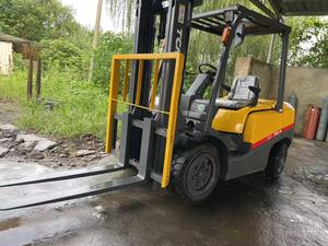 Montacargas Diésel TCM 30 con Mástil de Tres Etapas, Neumáticos Neumáticos, Operación con Asiento, Usado para Pisos Interiores - Product Image 5