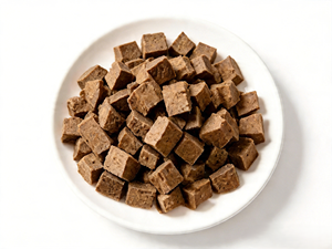 Cubes de foie de porc lyophilisés OEM ODM très demandés, 100 % naturels, purs, sans additifs, riches en protéines et en fer, friandises pour chiens et chats - Product Image 1