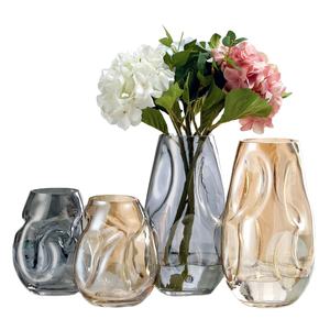 Jarrón de Diseño Artístico en Vidrio para Decoración del Hogar - Product Image 1