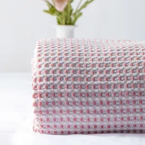 Wholesale Waffle Blanket Baby Honeycomb Red Dot Jacquard Checkered Luxury Thermal Breathable Throw Blanket Bath Queen Size
