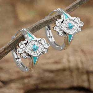 E4551 Orecchini in oro bianco con diamanti taglio principessa, diamanti naturali colore D, stile classico, da donna per tutti i giorni - Product Image 3