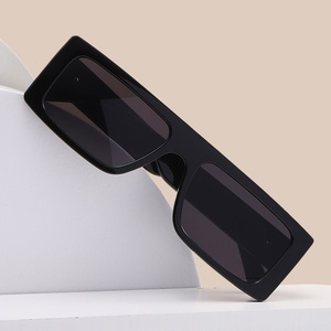 2025 nuovo stile retrò europeo americano <span class=keywords><strong>occhiali</strong></span> <span class=keywords><strong>da</strong></span> <span class=keywords><strong>sole</strong></span> <span class=keywords><strong>rettangolari</strong></span> UV400 uomo moda <span class=keywords><strong>donna</strong></span> marca <span class=keywords><strong>occhiali</strong></span> per bambini - Product Image 2
