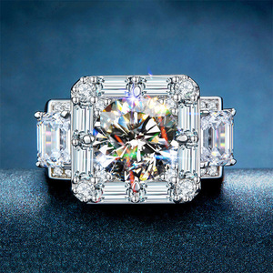 Anello da Uomo a Forma di T, Design Audace - Product Image 1