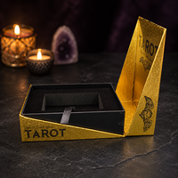 Boîte cadeau pour cartes de tarot noires et dorées, emballage en papier rigide personnalisé en gros avec insert en mousse de velours, couvercle rabattable pour jeux de cartes oracle