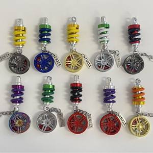 Ciondolo Decorativo per Auto Stile Hip-Hop a Forma di Cerchione in Lega, Accessorio Pendente - Product Image 2