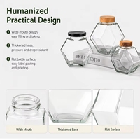 Tarro de miel hexagonal de vidrio con tapa de madera para embalaje de boutique, suministro de fábrica