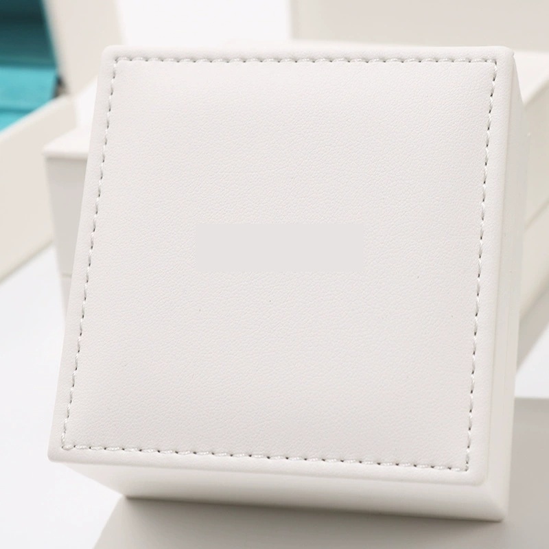 Boîte à anneau blanc