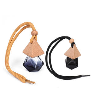 Diffuseur de parfum pour voiture en forme de diamant de 8 ml, à suspendre sur la grille d'aération, avec bouchon en bois - Product Image 1