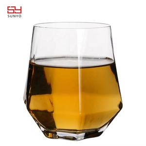 Verre à <span class=keywords><strong>whisky</strong></span> artisanal 300 ml, design nordique créatif, bord doré, en verre minéral transparent, fabriqué à la machine, motif géométrique diamant personnalisé - Product Image 5