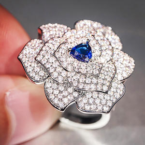 Spilla a Fiore DJ100 in Argento 925 con Zaffiro Centrale e Incastonatura a Pavé, Regalo per Donna, Gioielleria Fine - Product Image 2