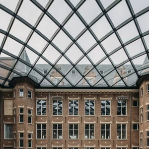 Gli ultimi progetti come la realizzazione del tetto a griglia dell'edificio a conchiglia in cui il vecchio incontra il nuovo sollevano molte sfide tecniche - Product Image 1