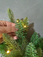 Guirlande de Noël artificielle pré-éclairée de 120 cm, 50 LED, fonctionnant sur piles, en PVC et PE, avec aiguilles de pin, pour décorer le cheminée et les escaliers