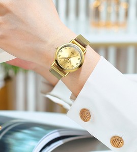 Reloj de cuarzo elegante para mujer OFK Gold Tone Fashion, correa de acero inoxidable con esfera con puntero - Product Image 3
